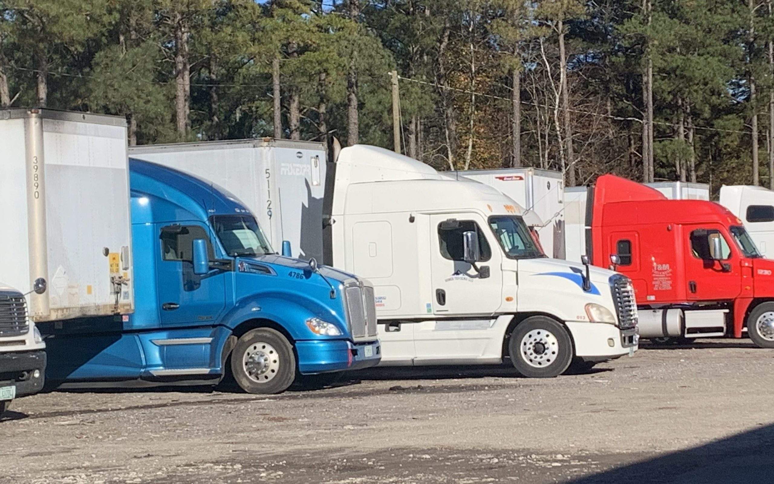 Semi Truck工厂内谍照曝光 量产近了
